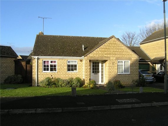 2 bedroom Bungalow f...